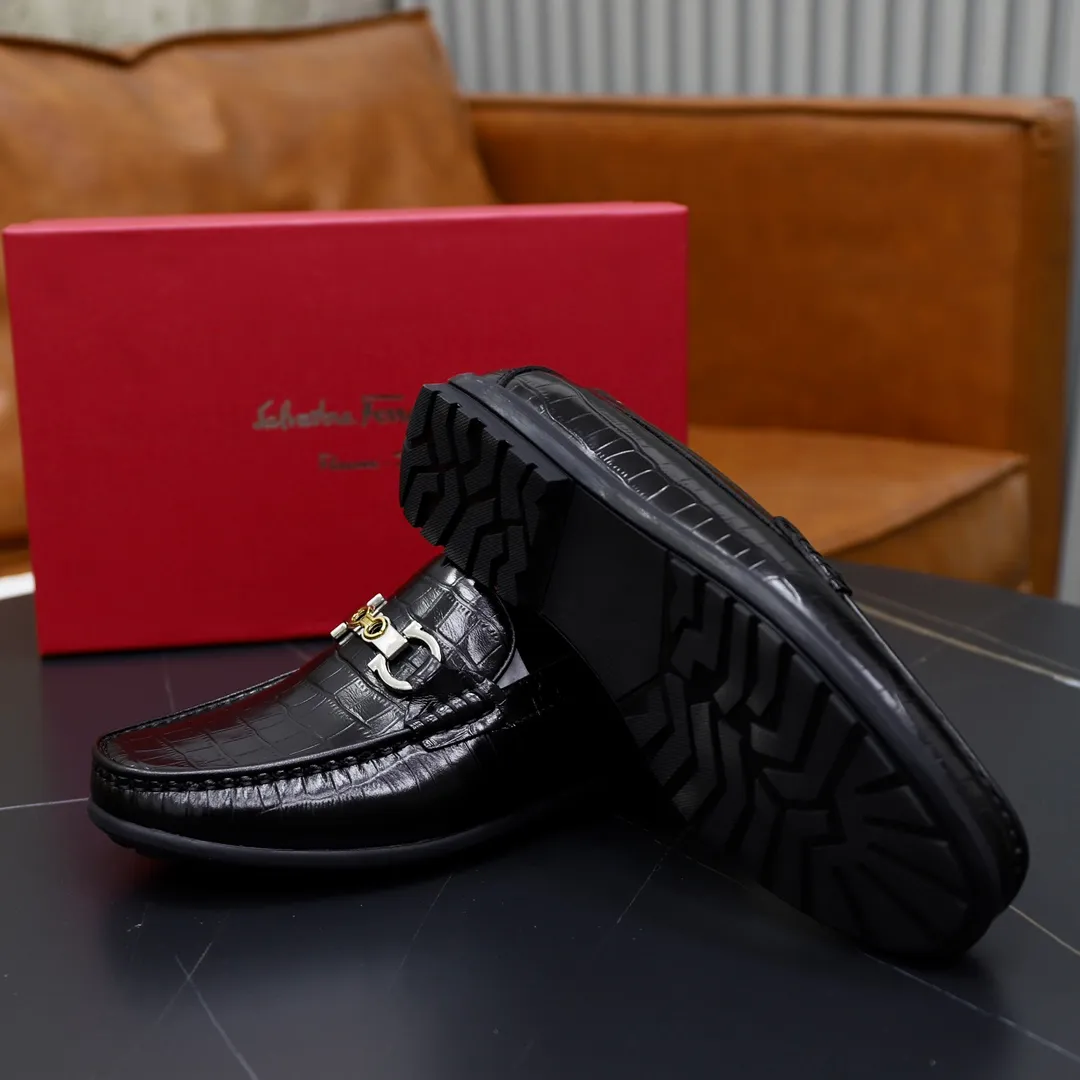 Men's shoes: 260🙅‍♂️🙅‍♂️🙅‍♂️Niuli Brand: Ferragamo Standard code: Men's code 38/44 (45 customized) Grade: Same as the official website Material: Original imported cowhide leather lining Original wear-resistant lightweight outsole Style category: Men's casual slip-on shoes Distinguished luxury brand elements top luxury Color: Actual picture color
